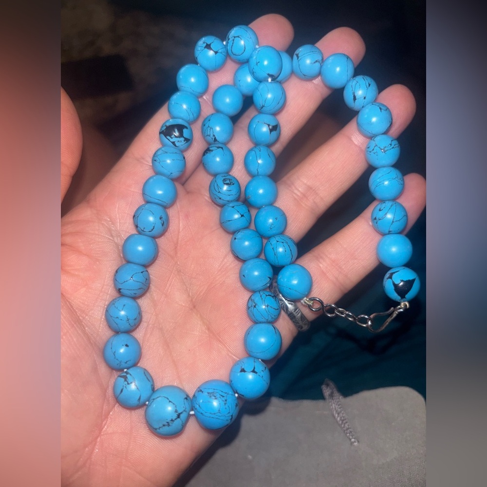 VINTAGE Blue Turquoise Colour Howlite Stone Beaded Necklace w/ Clasp EUC
